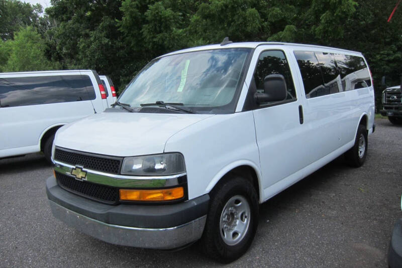2019 Chevrolet Express Passenger LT's photo