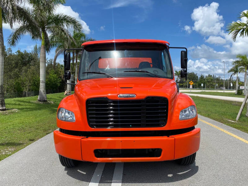 2018 Freightliner M2 106