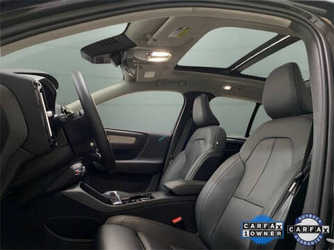 2025 Volvo XC40 B5 Plus Bright Theme