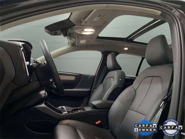 2025 Volvo XC40 B5 Plus Bright Theme