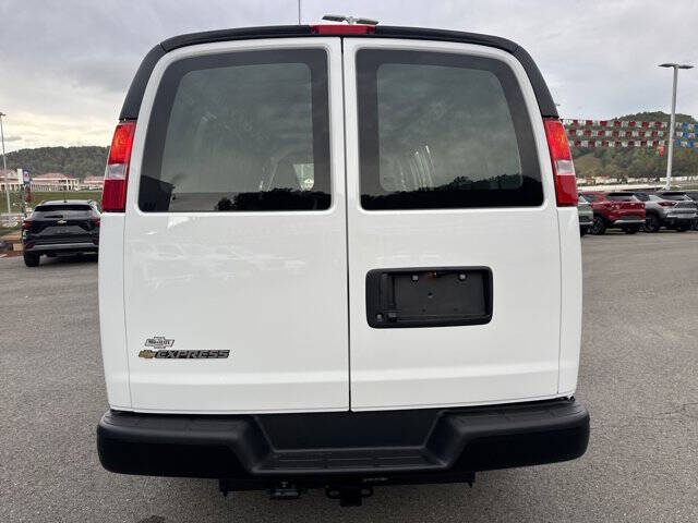 2025 Chevrolet Express 2500