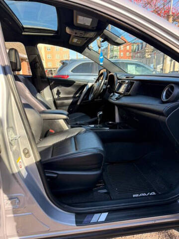 2017 Toyota RAV4 Hybrid SE