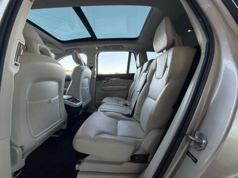 2016 Volvo XC90 T6 Momentum