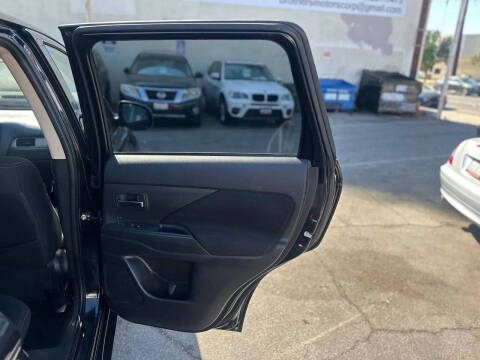 2017 Mitsubishi Outlander ES