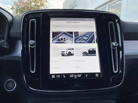 2025 Volvo XC40 B5 Core Bright Theme