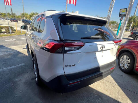 2020 Toyota RAV4 XLE