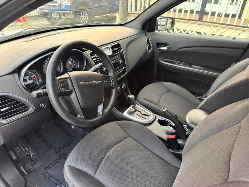 2013 Chrysler 200 LX