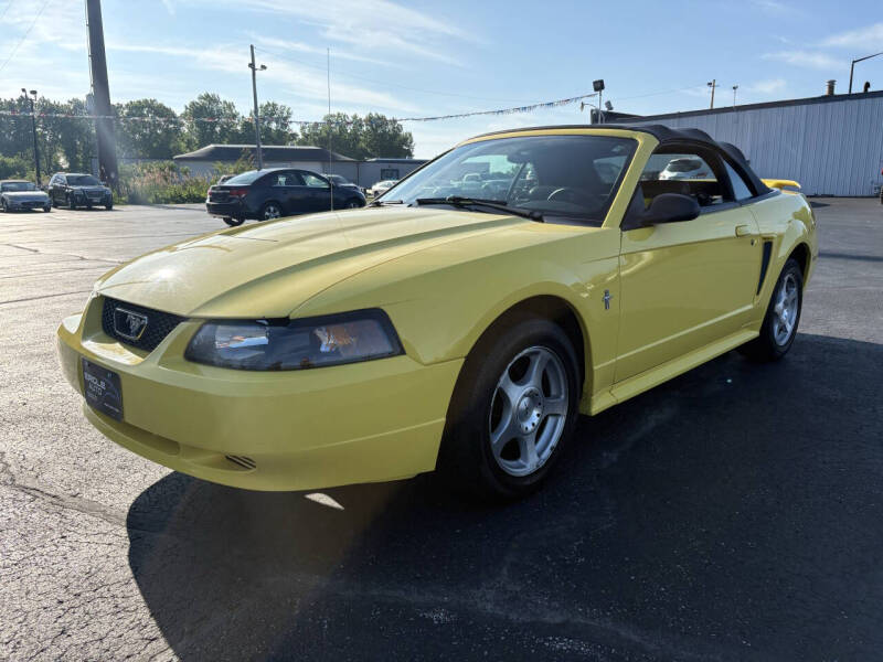 2003 Ford Mustang Deluxe