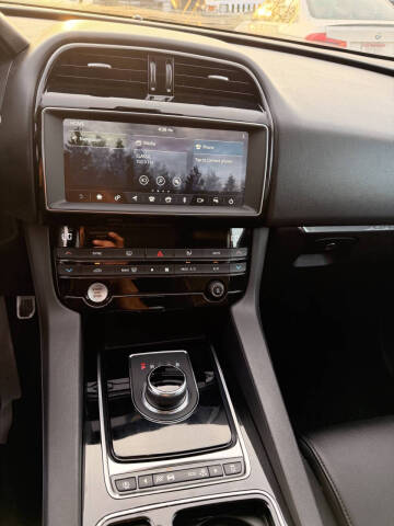 2019 Jaguar F-PACE 25t Premium