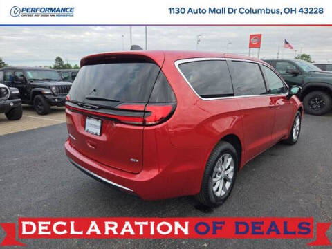 2027 Chrysler Pacifica Select