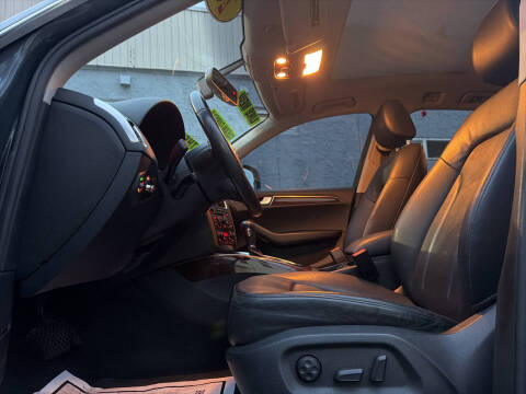 2011 Audi Q5 2.0T quattro Premium Plus