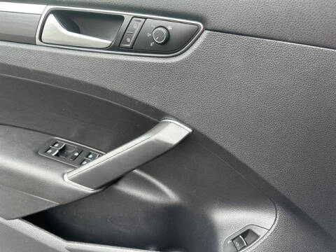 2017 Volkswagen Passat 1.8T R-Line