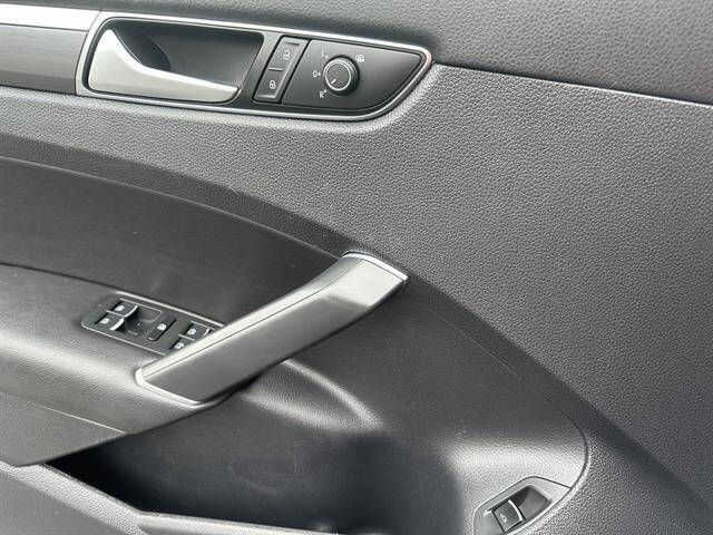 2017 Volkswagen Passat 1.8T R-Line