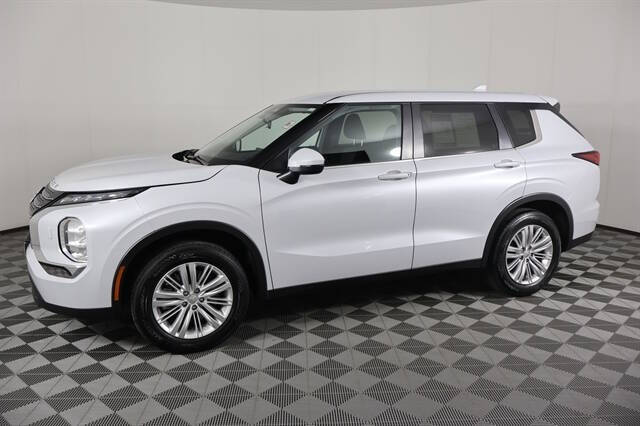 2024 Mitsubishi Outlander ES