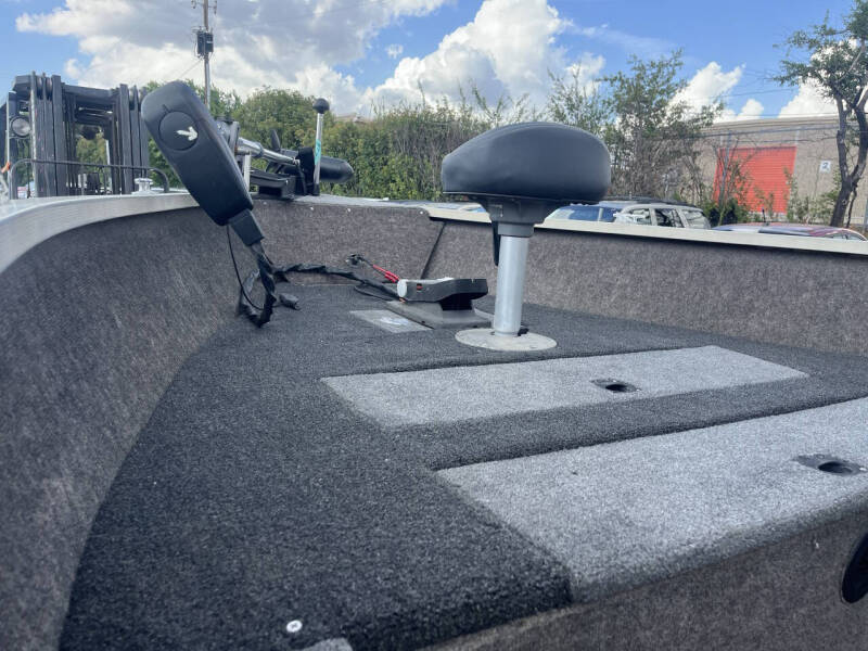 2002 Tracker PRO AVENGER 16