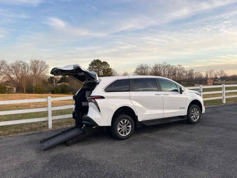 2025 Toyota Sienna LE 8-Passenger