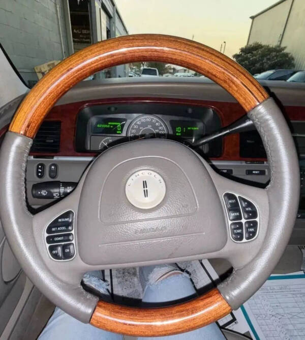 2004 Lincoln Town Car Ultimate