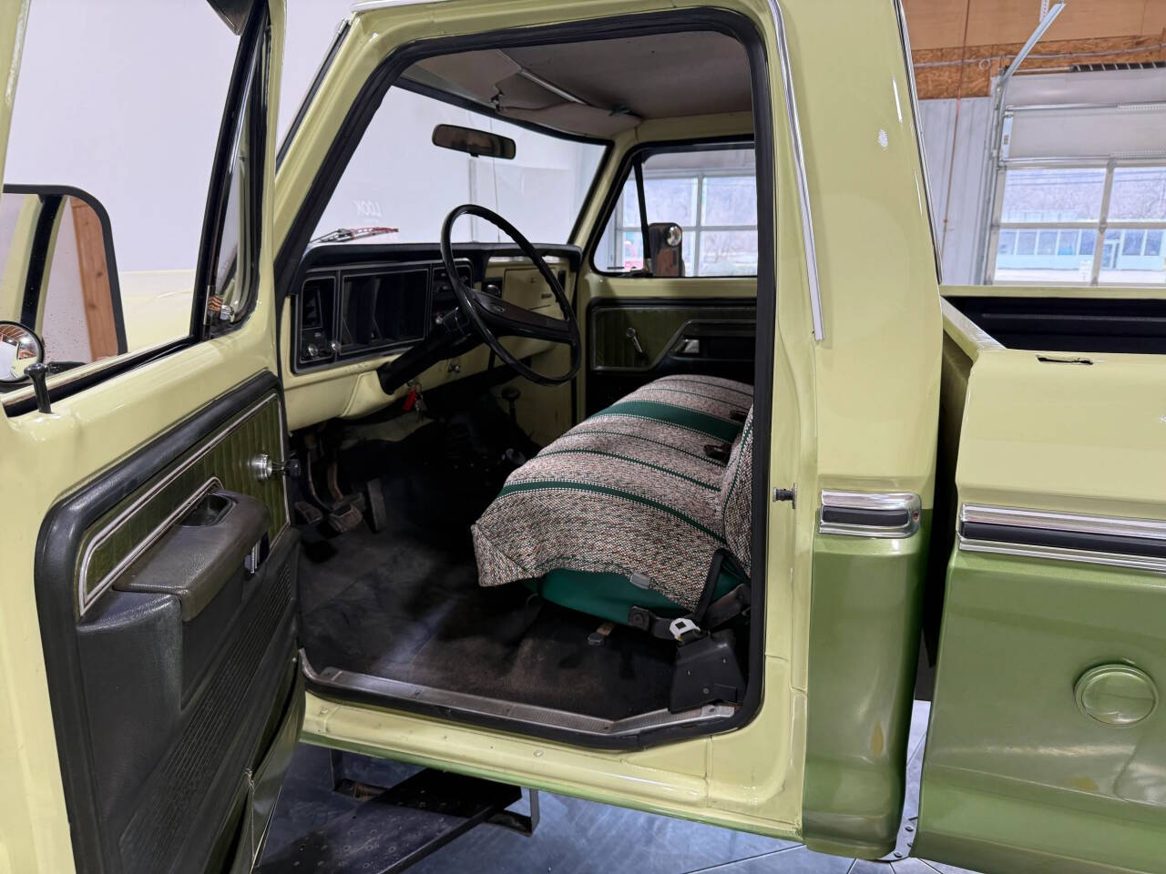 1976 Ford F-250 22