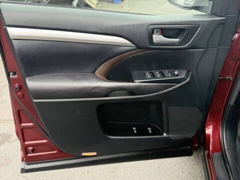 2017 Toyota Highlander SE