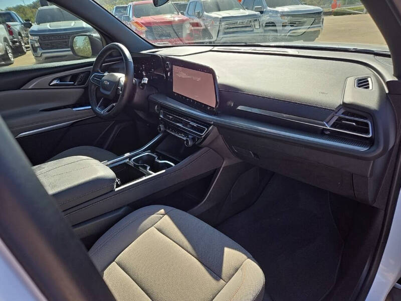 2024 Chevrolet Traverse LT