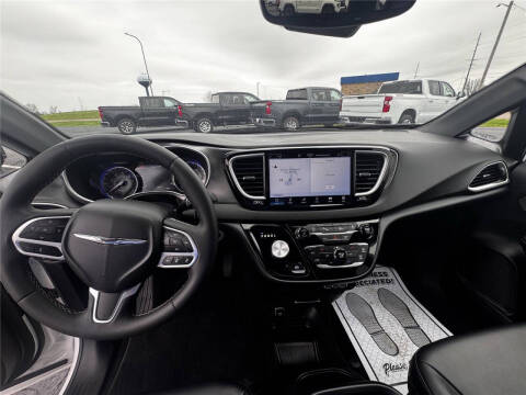 2025 Chrysler Pacifica Select