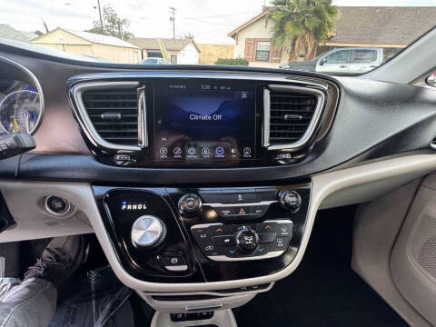 2017 Chrysler Pacifica Touring