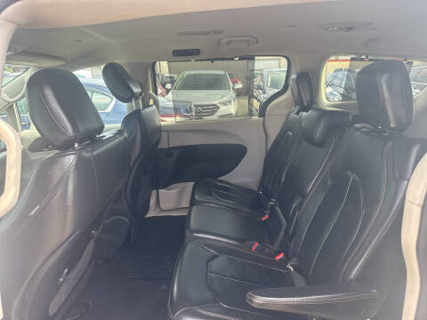 2017 Chrysler Pacifica Touring-L