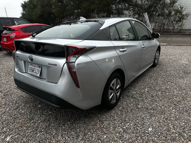 2017 Toyota Prius Two photo 4