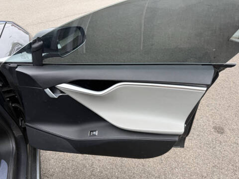 2015 Tesla Model S 70D