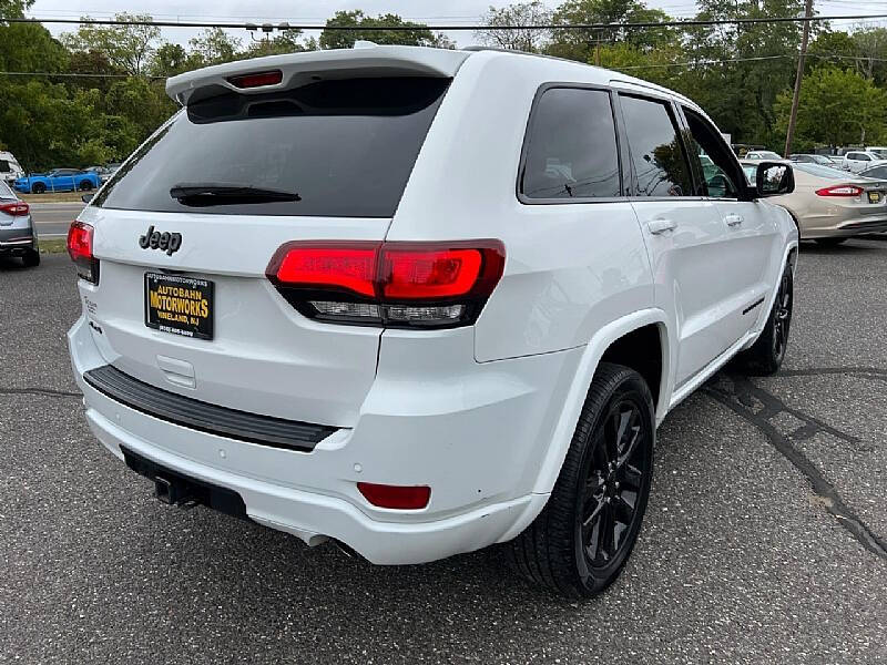 2017 Jeep Grand Cherokee Altitude photo 7