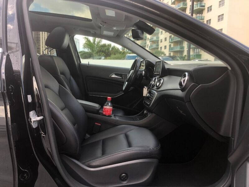 2015 MERCEDES-BENZ GLA-Class SUV / Crossover - $21,999