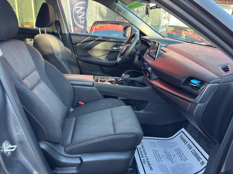 2024 Nissan Rogue SV