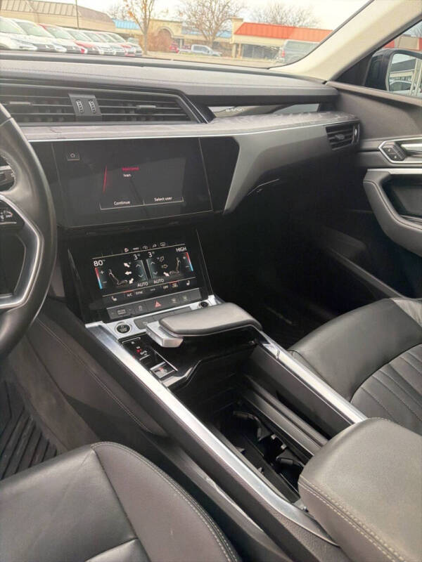 2021 Audi e-tron quattro Premium