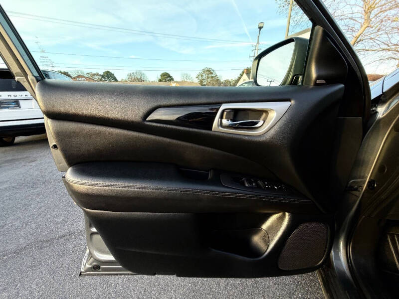 2020 Nissan Pathfinder SV