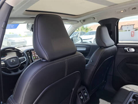 2026 Volvo XC40 B4 Plus