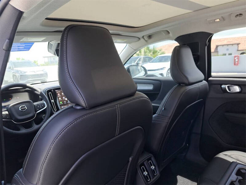 2026 Volvo XC40 B4 Plus