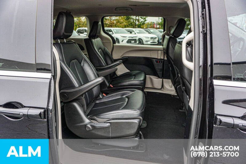 2024 Chrysler Pacifica Plug-In Hybrid Select