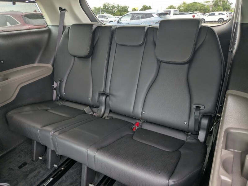 2025 Kia Carnival SX