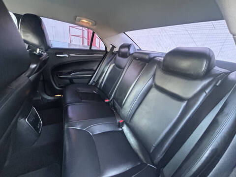 2016 Chrysler 300 Limited