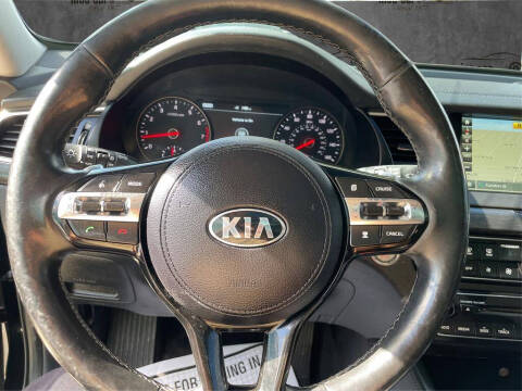 2017 Kia Cadenza Technology