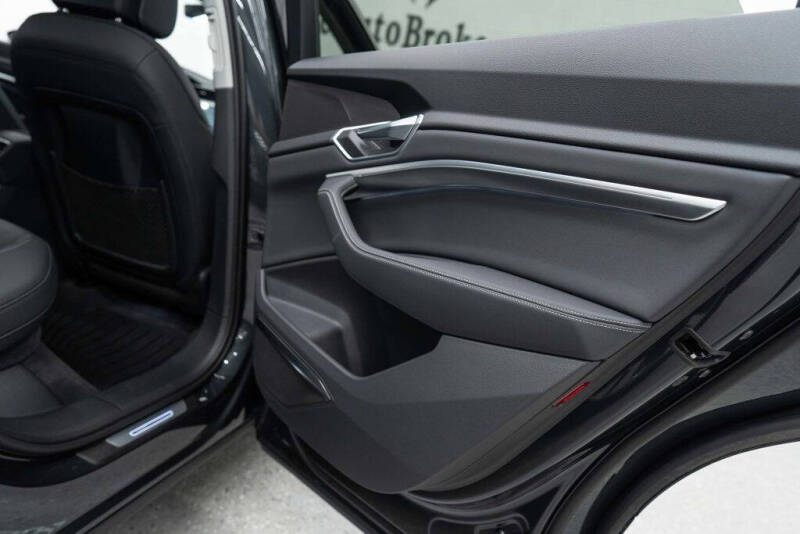 2021 Audi e-tron quattro Premium Plus