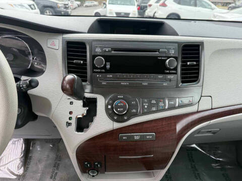 2014 Toyota Sienna XLE 7-Passenger