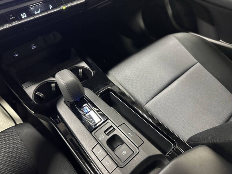 2025 Toyota Prius LE