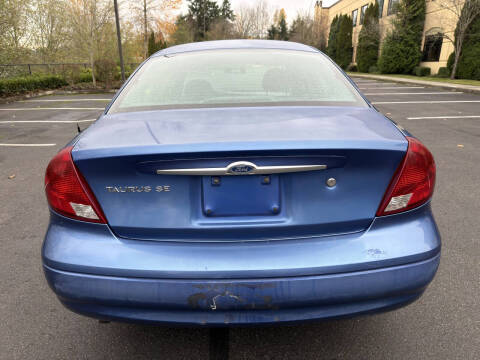 2003 Ford Taurus SE
