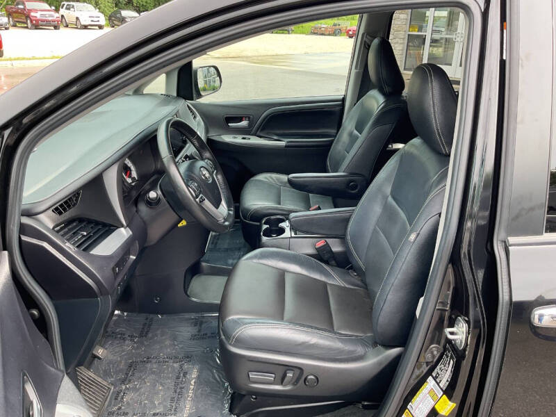 2015 Toyota Sienna SE 8-Passenger