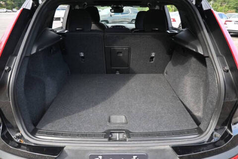 2025 Volvo XC40 B5 Core Bright Theme