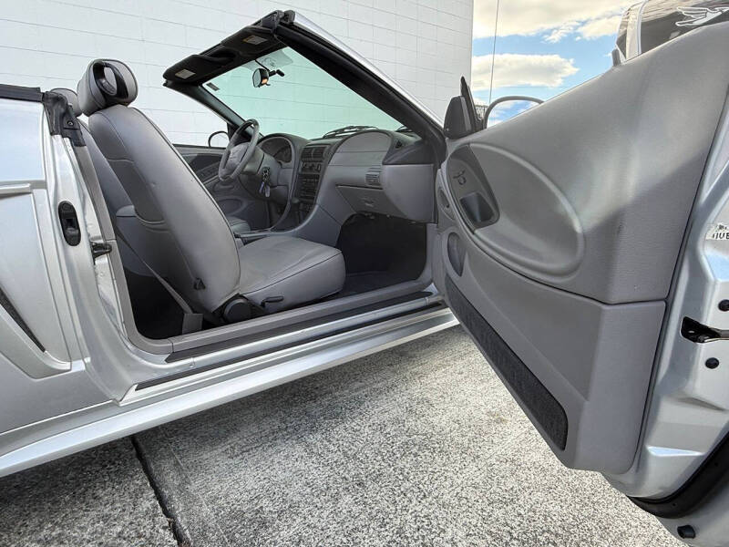 2003 Ford Mustang Deluxe