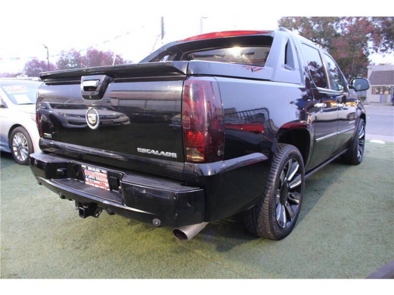 2011 Cadillac Escalade EXT Premium