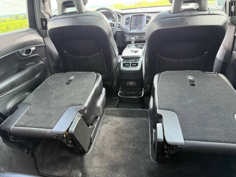 2020 Volvo XC90 T6 Momentum 6-Passenger