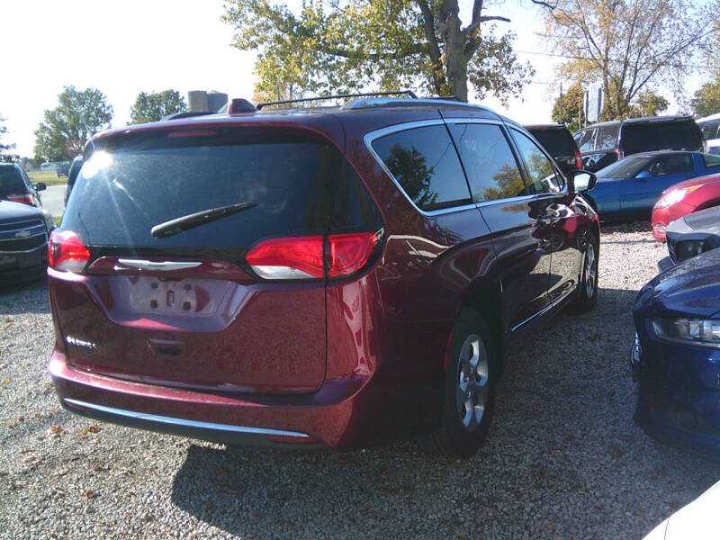 2017 Chrysler Pacifica Touring-L Plus